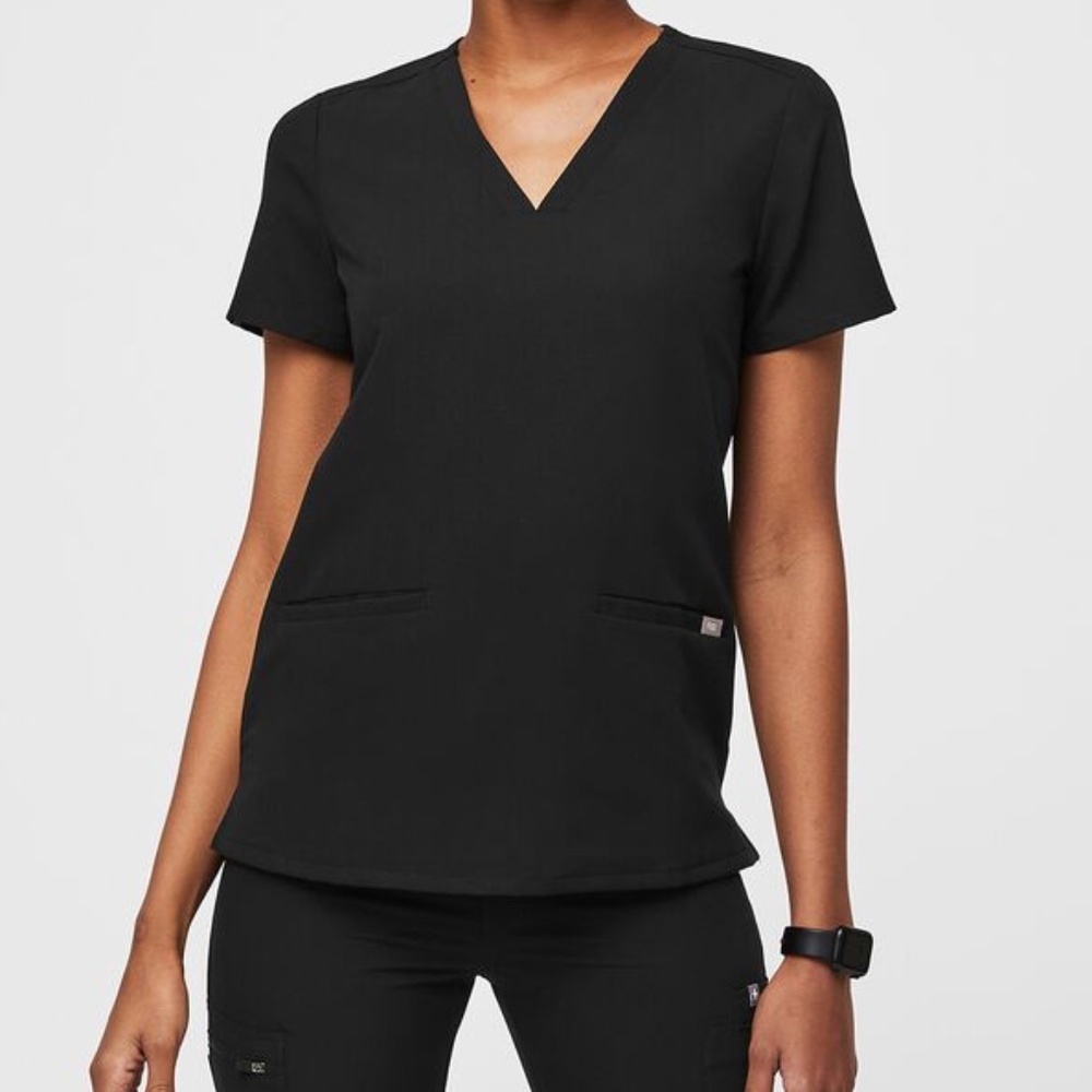 FIGS Women's Casma™ Three-Pocket Scrub Top